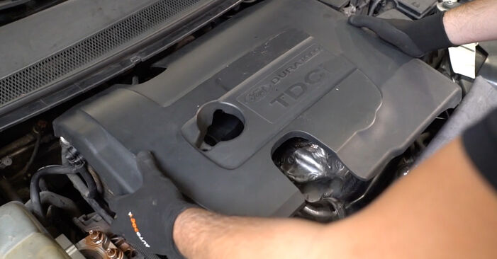 How to change EGR Valve on Ford Fiesta Mk5 2001 - free PDF and video manuals