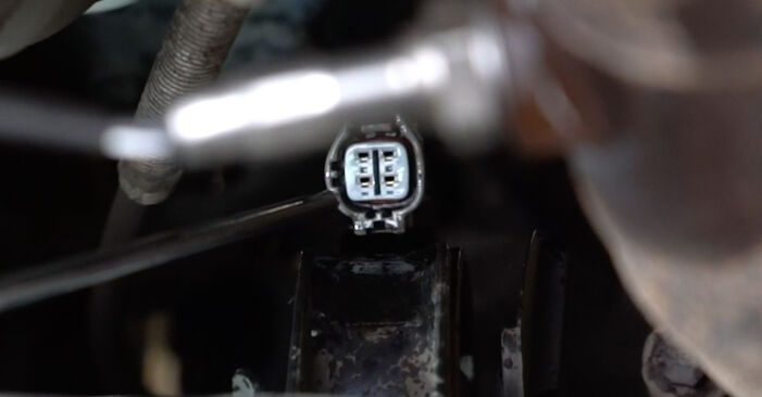Wie lange braucht der Teilewechsel: Lambdasonde am Toyota Hiace 4 Kastenwagen 2012 - Einlässliche PDF-Wegleitung