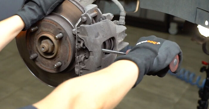 Wie kompliziert ist es, selbst zu reparieren: Bremsscheiben am Ford Fusion ju2 1.3 2008 ersetzen – Laden Sie sich illustrierte Wegleitungen herunter