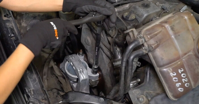 How to change Engine Mount on FORD FOCUS Saloon (DFW) 2002 - tips and tricks