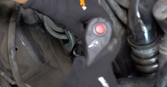 Wie kompliziert ist es, selbst zu reparieren: Motorlager am Ford Focus Mk1 Turnier 2.0 16V 2005 ersetzen – Laden Sie sich illustrierte Wegleitungen herunter