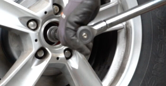 How to change Wheel Bearing on TOYOTA Mirai (JPD10) 2015 - tips and tricks