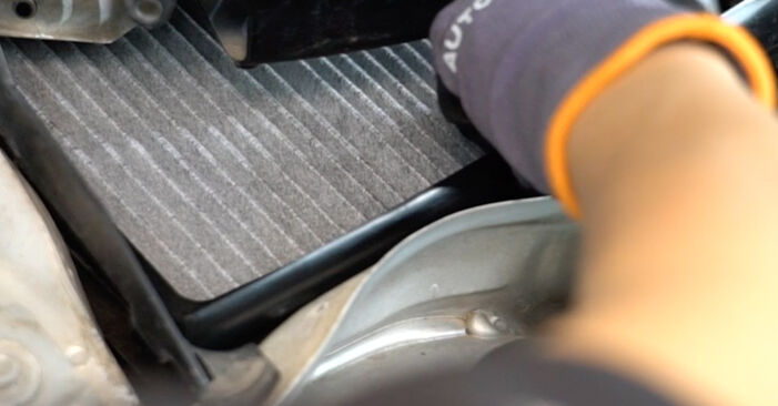 Step-by-step recommendations for DIY replacement Seat Leon 1m1 2004 1.8 T Cupra R Pollen Filter