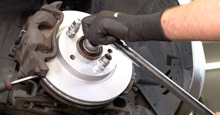 Mercedes W414 1.9 (414.700) 2004 Wheel Bearing replacement: free workshop manuals