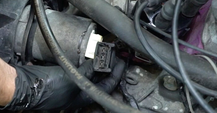 Ako vymeniť Chladič Motora na VW Jetta II (19E, 1G2, 165) 1988: stiahnite si PDF návody a video inštrukcie.