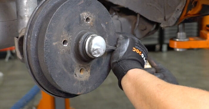 Changing Brake Drum on VW Polo Coupe (86C, 80) 1.0 1984 by yourself