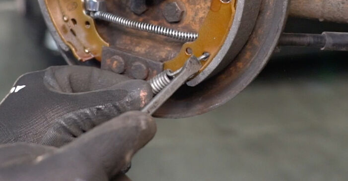 How to remove VW POLO 1.3 1985 Brake Shoes - online easy-to-follow instructions