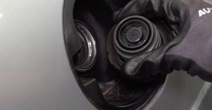 Wie Kraftstofffilter SEAT Exeo Limousine (3R2) 1.8 T 2009 austauschen - Schrittweise Handbücher und Videoanleitungen
