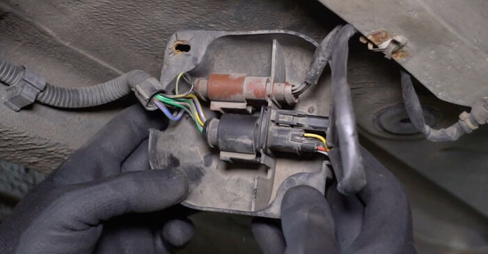 Cómo reemplazar Sonda Lambda en un VW Beetle Cabrio (5C7, 5C8) 1.2 TSI 2012 - manuales paso a paso y guías en video