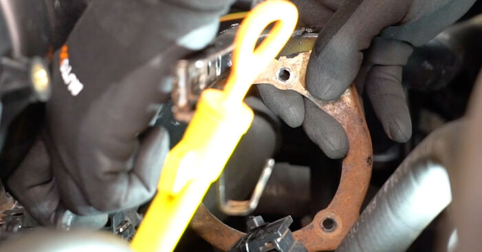 Wie schmierig ist es, selber zu reparieren: Zündspule beim VW Caddy II Kombi 1.7 SDI 2001 wechseln – Downloaden Sie sich Bildanleitungen