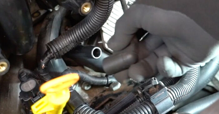 Колко време отнема смяната: Запалителна бобина на VW Caddy 2 Ван 2003 - информативен PDF наръчник
