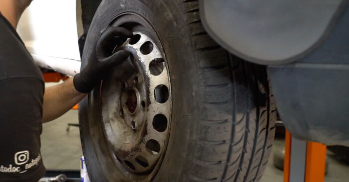 Hvordan bytte Drivknute på VW Beetle Cabrio (5C7, 5C8) 1.2 TSI 16V 2014 selv