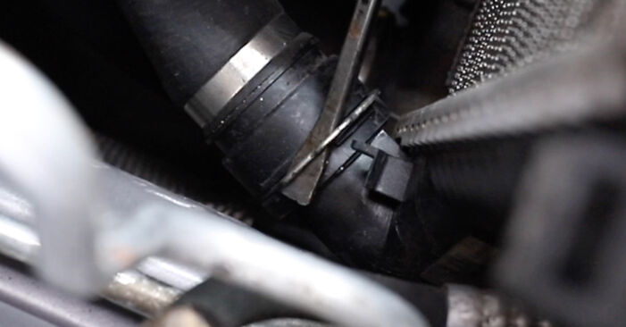 Sostituzione di Radiatore raffreddamento motore BMW 5 SERIES 523 i0: guide online e tutorial video