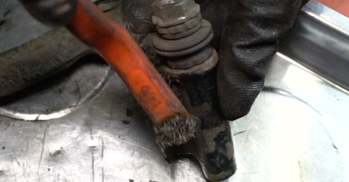 Wie kompliziert ist es, selbst zu reparieren: Bremsscheiben am Skoda Roomster 5J 1.6 TDI 2012 ersetzen – Laden Sie sich illustrierte Wegleitungen herunter