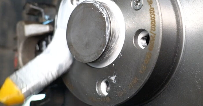 Skoda Roomster 5J 1.4 2008 Bremsscheiben wechseln: Gratis Reparaturanleitungen