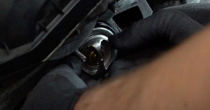 BMW E36 Compact 323 ti 1996 Thermostat wechseln: Gratis Reparaturanleitungen