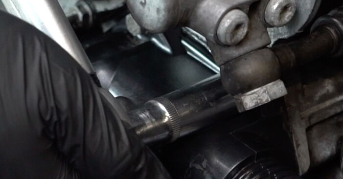 Wie kompliziert ist es, selbst zu reparieren: Thermostat am BMW E36 Cabrio 323 i 1999 ersetzen – Laden Sie sich illustrierte Wegleitungen herunter