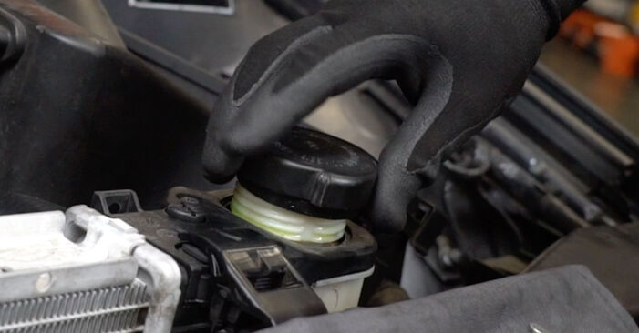 Wie man Thermostat beim BMW E36 Cabrio 1993 wechselt - Gratis PDF- und Video-Tutorials