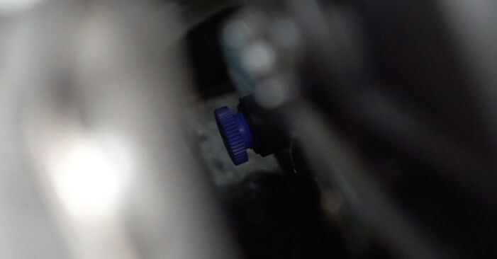 Ersetzen Sie Thermostat am BMW Z3 Roadster (E36) 2.0 i 1998 selber
