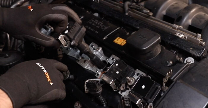Как се сменя Гарнитура на капака на клапаните на BMW E36 Кабрио 1993 - безплатни PDF и видео уроци
