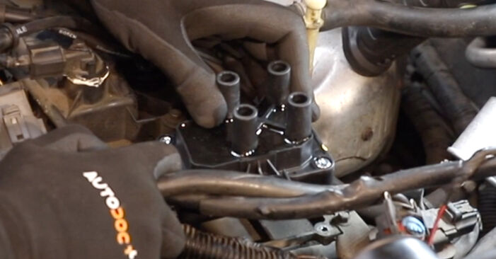 Wie schmierig ist es, selber zu reparieren: Zündspule beim Ford Focus mk2 Limousine 1.4 2011 wechseln – Downloaden Sie sich Bildanleitungen