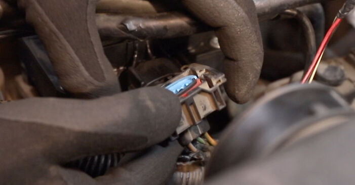 Cómo reemplazar Bobina de Encendido en un FORD KA+ Hatchback (UK, FK) 1.2 Ti-VCT 2015 - manuales paso a paso y guías en video