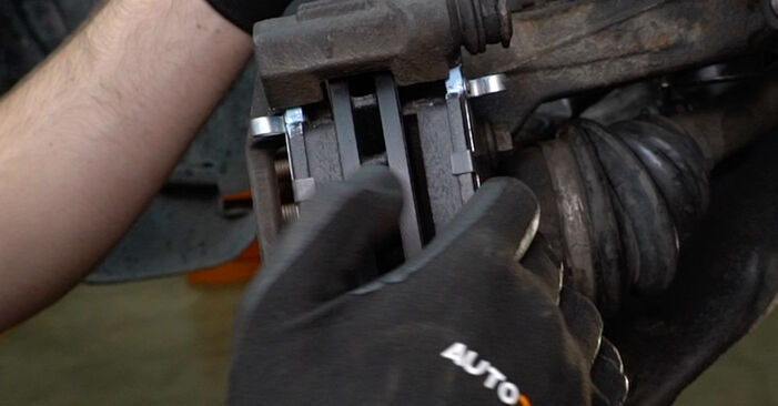 Ford Mondeo b5y 2.0 TDCi 2002 Bremsscheiben wechseln: Kostenfreie Reparaturwegleitungen