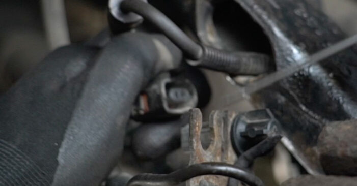 Wie schmierig ist es, selber zu reparieren: Bremsscheiben beim Audi A6 C5 2.4 2003 wechseln – Downloaden Sie sich Bildanleitungen