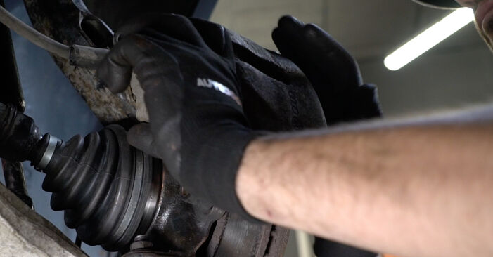 Changing CV Joint on AUDI A6 Avant (4A5, C4) 2.6 1997 by yourself