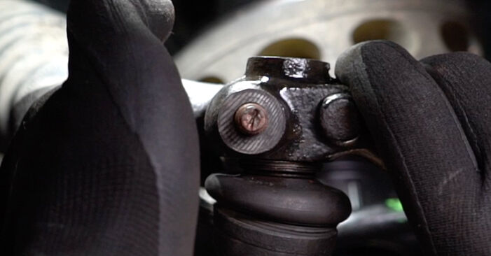 Hvordan skifte VW PASSAT 2001 Drivknute trinn–for–trinn veiledning