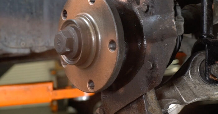 AUDI 100 2.0 Wheel Bearing replacement: online guides and video tutorials