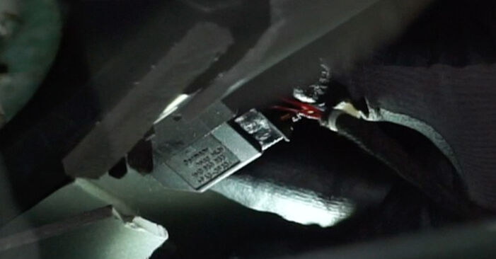 Ako vymeniť Zámky vonkajšie na SEAT Leon Hatchback (1M1) 2003 – tipy a triky