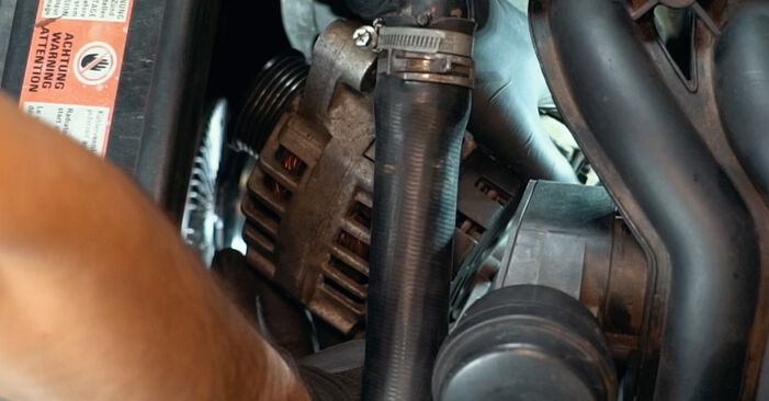 Wie man Thermostat beim SEAT Ibiza IV Sportcoupe (6J, 6P) 2013 auswechselt – Downloaden Sie sich PDF-Tutorials und Videoanleitungen herunter