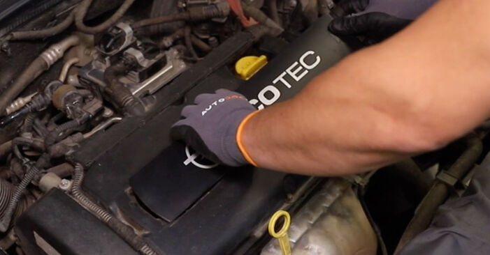 Wie man Zündspule beim Opel Astra G Coupe 2000 wechselt - Gratis PDF- und Video-Tutorials