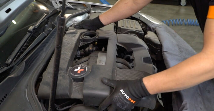 Cómo cambiar Bobina de Encendido en un Audi A1 Sportback 8x 2011 - Manuales en PDF y en video gratuitos