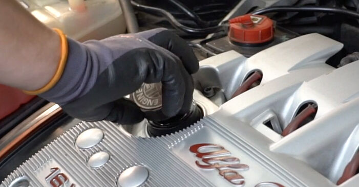 Cómo cambiar Filtro de Aceite en un Alfa Romeo 156 932 1997 - Manuales en PDF y en video gratuitos