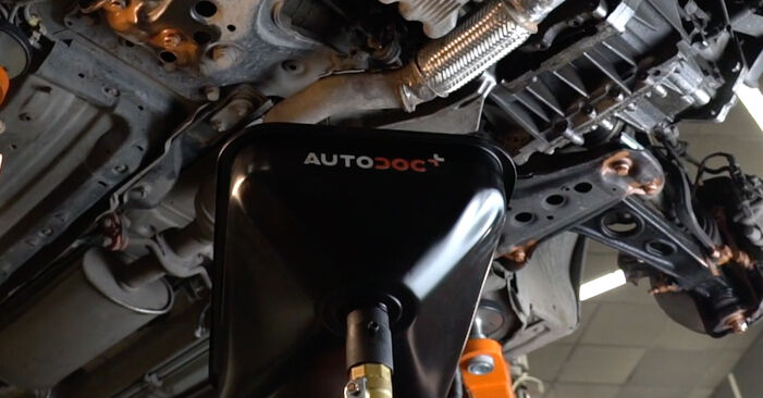 Come sostituire Filtro olio motore ALFA ROMEO 166 (936) 2.4 JTD (936AXA00, 936A3B00) 1999 - manuali passo passo e video guide