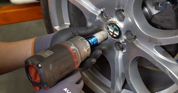 Alfa Romeo 156 932 1.6 16V T.SPARK (932.A4, 932.A4100) 1999 Koppelstange wechseln: Kostenfreie Reparaturwegleitungen