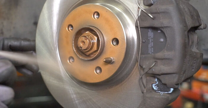 Priporočila korakov za DIY zamenjavo Alfa Romeo 156 932 2001 1.9 JTD Zavorni kolut