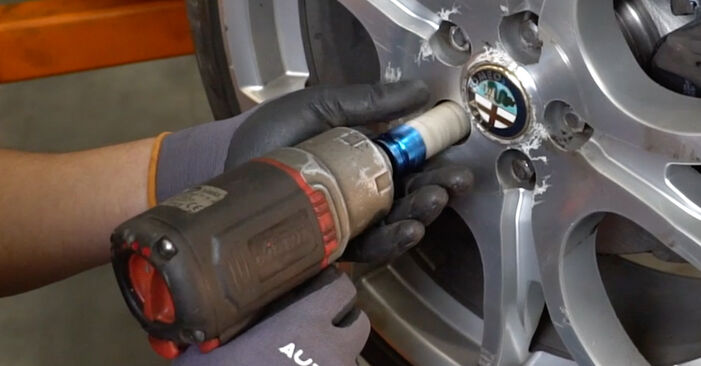 Hvordan man udskifter ALFA ROMEO 156 Bremseskiver - trin-for-trin manualer og video vejledninger
