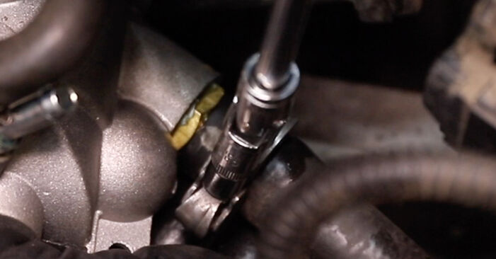 Wie schmierig ist es, selber zu reparieren: Thermostat beim Alfa Romeo GTV 916 3.2 V6 24V (916CXB00) 2000 wechseln – Downloaden Sie sich Bildanleitungen