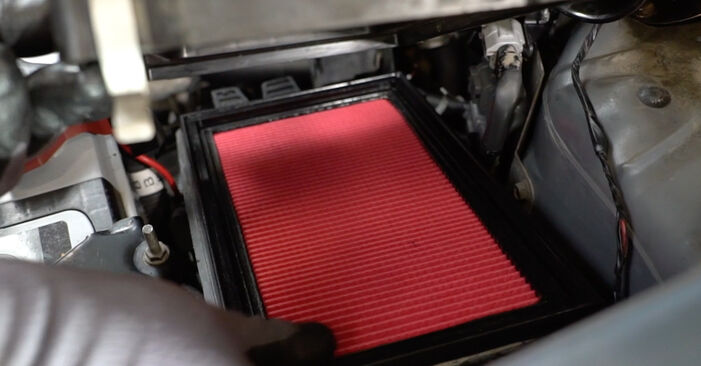 How hard is it to do yourself: Air Filter replacement on Nissan Murano Z51 2.5 dCi 4x4 2013 - download illustrated guide
