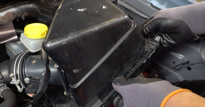 Cómo reemplazar Filtro de Aire en un NISSAN SUNNY II Hatchback (N13) 1.7 D 1987 - manuales paso a paso y guías en video