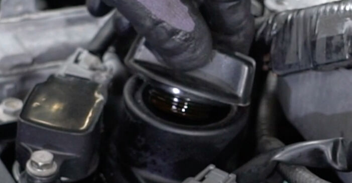 Wie man INFINITI QX60 SUV 3.5 AWD 2013 Ölfilter austauscht - Schrittweise Handbücher und Videowegleitungen