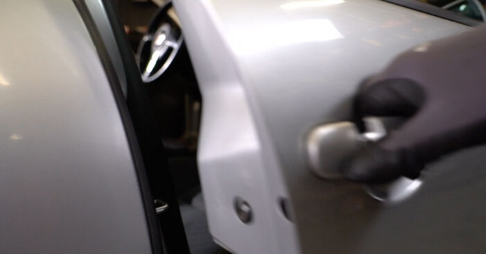 Kā nomainīt Ārējā slēdzene VW Multivan T5 2003 - bezmaksas PDF un video rokasgrāmatas