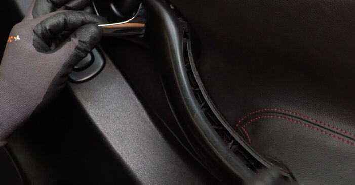 Cómo reemplazar Cerradura de Puerta en un VW Multivan V (7HM, 7HN, 7HF, 7EF, 7EM, 7EN) 2.5 TDI 2004 - manuales paso a paso y guías en video