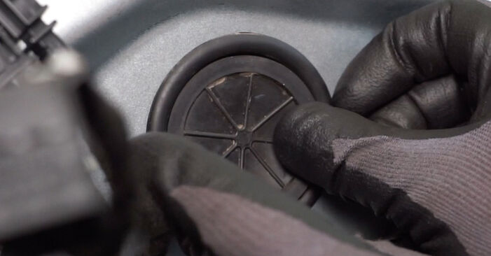 Reemplazo de Cerradura de Puerta en un VW PASSAT 1.9 TDI: guías online y video tutoriales