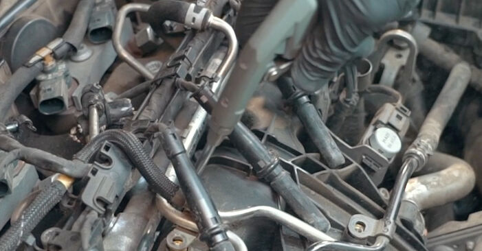 Cómo quitar Bujías de Precalentamiento en un VW AMAROK 2.0 TDI 2014 - instrucciones online fáciles de seguir