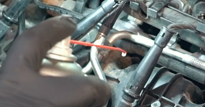 Jak wymienić Świeca żarowa w SEAT Exeo Sedan (3R2) 1.6 2013: pobierz instrukcje PDF i instrukcje wideo