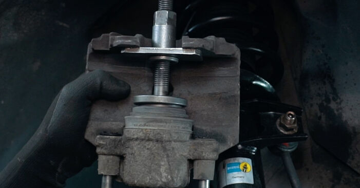 Replacing Brake Discs on VW Caddy V Kastenwagen (SBA, SBH) 2020 2.0 TDi BMT by yourself